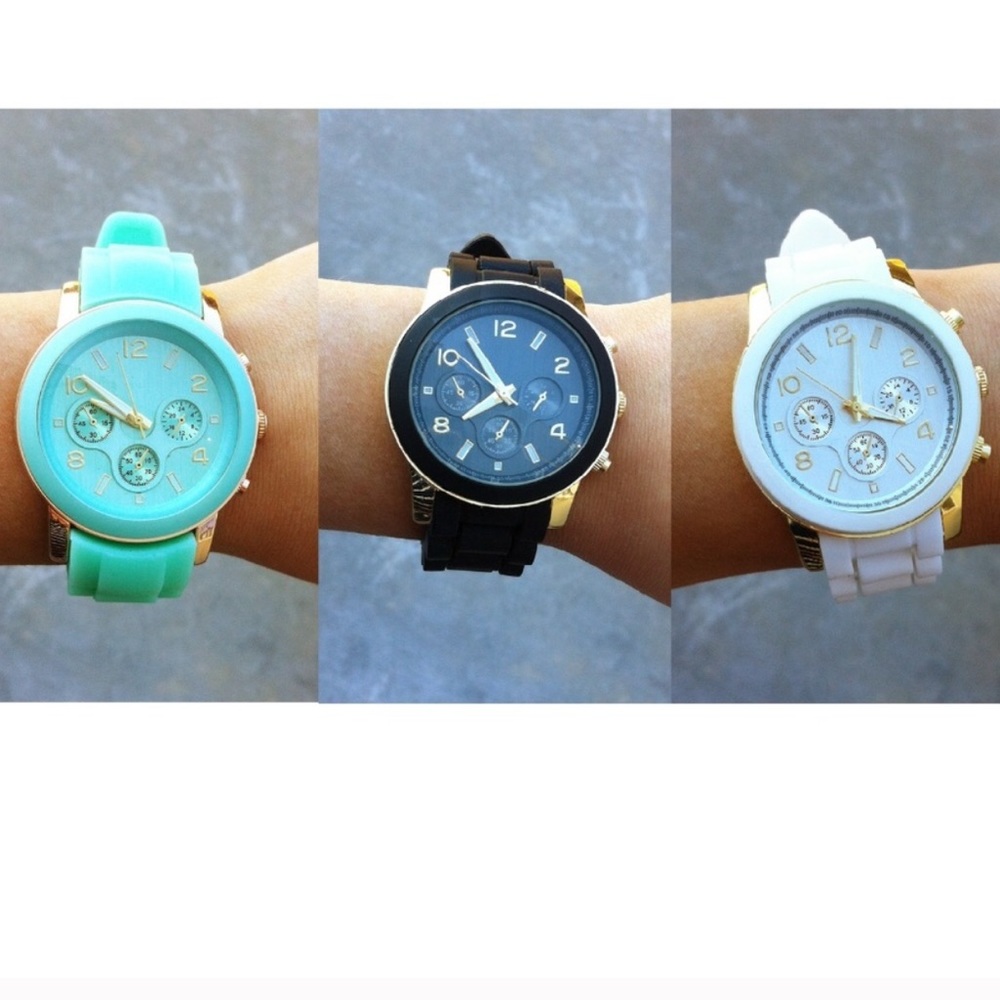 1 LEFT‼️ black watch! ⏰